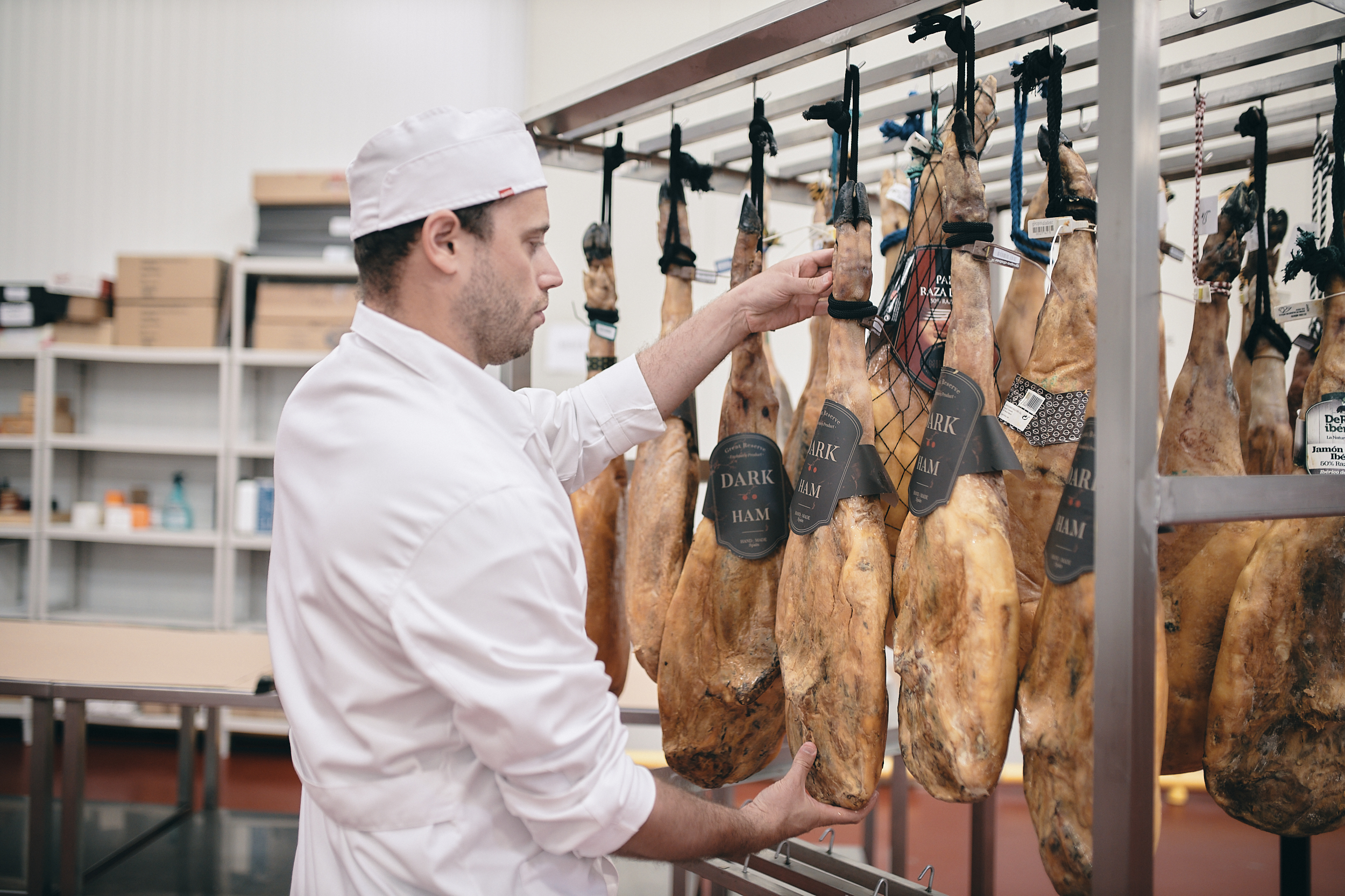 Quality check during pršut production